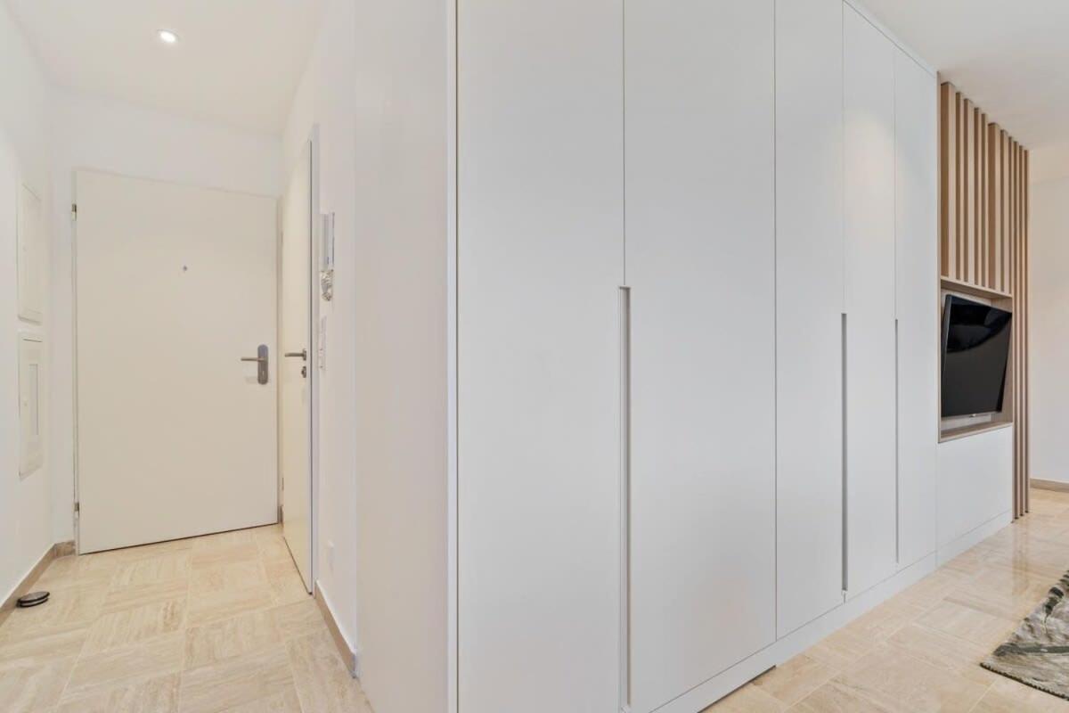 Modern Studio With King Bed, Walk To Attractions Lüksemburg Dış mekan fotoğraf