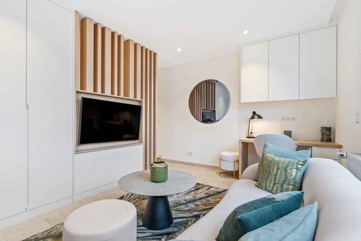 Modern Studio With King Bed, Walk To Attractions Lüksemburg Dış mekan fotoğraf